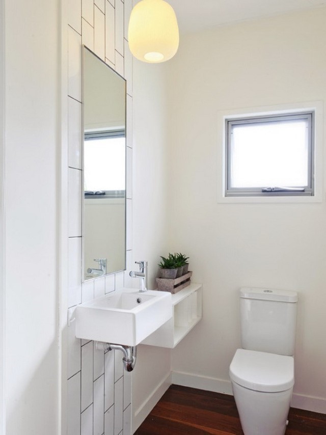 Không gian nhà vệ sinh có cửa sổ tươi sáng hơn và thoáng mát hơn.