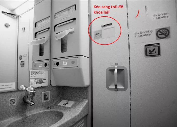 Bạn có đang lo lắng khi phải sử dụng nhà vệ sinh trên máy bay không? Đừng lo, vì giờ đây đã có những tiện ích cực kì hữu ích để giúp bạn giải quyết vấn đề này. Ngay bây giờ, hãy xem hình ảnh người bạn cùng chuyến bay sử dụng nhà vệ sinh trên máy bay như thế nào nhé.