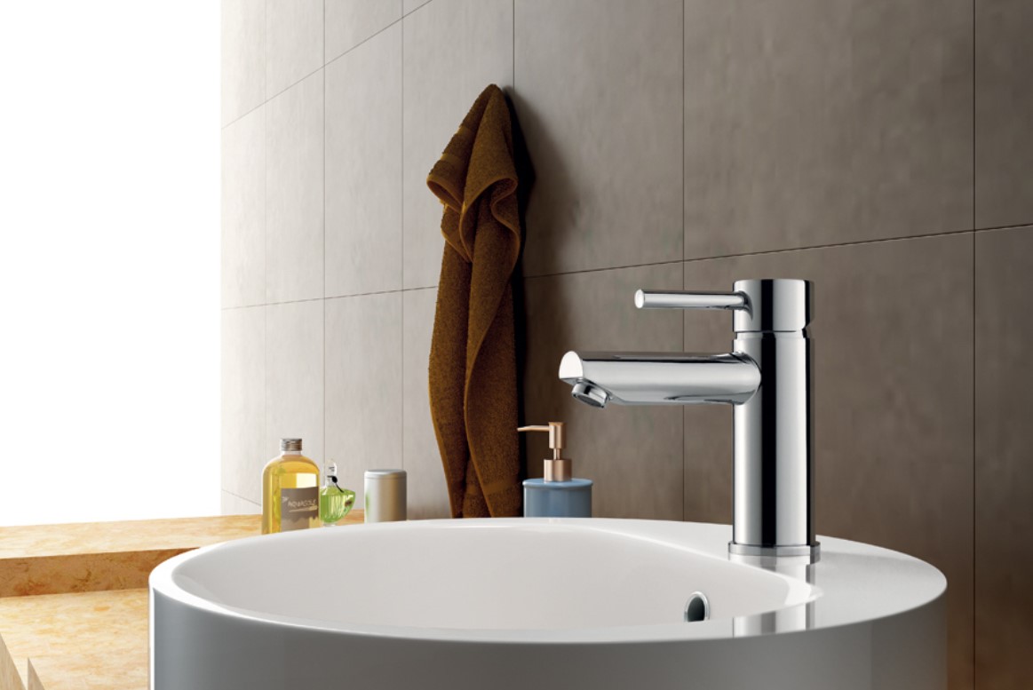 Vòi lavabo Rangos có sự đa dạng về mẫu mã, kiểu dáng cũng như màu sắc thiết kế, phù hợp với nhiều không gian nhà tắm khác nhau.